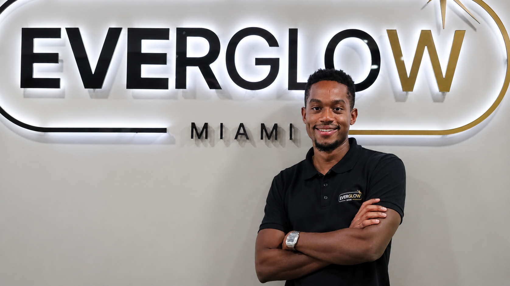 Cedrick, founder of Everglow Miami and host of the live class